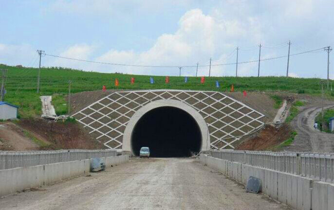 山體隧道護坡模具的實際應(yīng)用